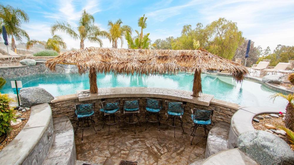 5-Acre Hilltop Estate w Resort Pool Game Room Le Grand Bleu by AvantStay